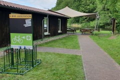 Vorderseite der Ladestation "Fischereihof Ahrensberg"